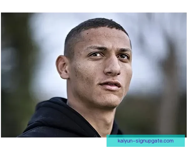 理查利森在巴西国家队表现稳健，近期状态回暖引发关注