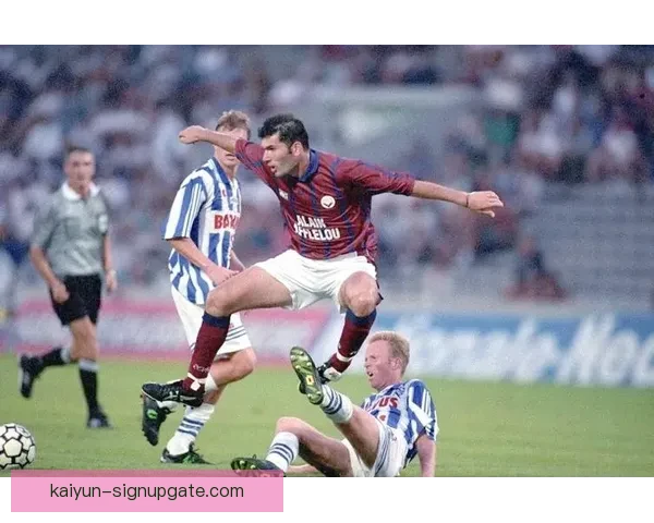 齐达内在关键比赛中的战术执行与临场调整分析