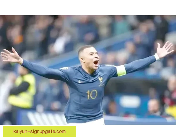 世界杯姆巴佩帽子戏法引发争议，展现强大竞争力与表现稳健